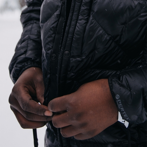 2526 버튼 AK 스노우보드 패딩 자켓 베이커 울트라라이트 다운 - 트루 블랙 (2206612A04) 2526 버튼 AK 스노우보드 패딩 자켓 베이커 울트라라이트 다운 - 트루 블랙 (2206612A04)