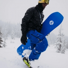 2526 버튼 AK 스노우보드 패딩 자켓 베이커 울트라라이트 다운 - 트루 블랙 (2206612A04)