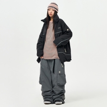 어스투 스노우보드복 코디세트 #33 / 2526 어스투 스노우보드 자켓 플랩 익스플로러 OJK006 - 블랙 + 2526 어스투 스노우보드복 팬츠 U포켓 카고 OSP005 [루즈핏] - 딥 그레이