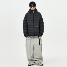 어스투 스노우보드복 코디세트 #48 / 2526 어스투 스노우보드 자켓 퀼팅 다운 OJK008 - 블랙 + 2526 어스투 스노우보드복 팬츠 3L 에어로 쉴드 OSP002 [레귤러핏] - 화이트 그레이