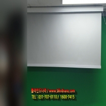 전동암막롤스크린 (전동블라인드) AC110V~220V에서 DC로 변환되어 DC24V 모터로 구동되는 타입의 모터