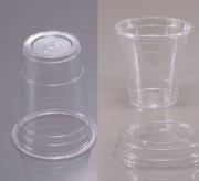 투명 플라스틱 컵
