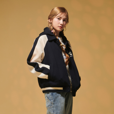 [에꼴리에] 여자 가을이월 후드탈착 카라 바시티 점퍼(25A0151)