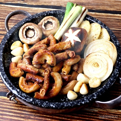 [임박특가] 끓임의미학 매콤양념 소곱창구이 300g*6팩 X 1박스 (팩당 2,990원, 총 1.8kg) (무료배송)