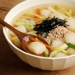 [리타방앗간] 생감자 80％ 쫄깃 담백한 감자옹심이1kg+육수대장 5봉 증정 (무료배송)