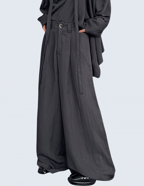 Retro-style pleated wide pants