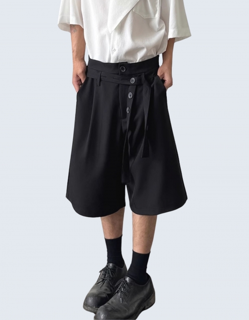 Button strap clean fit shorts