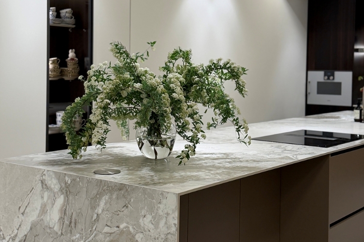 BLEND WHITE 3D