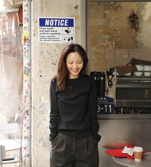 J 피그먼트 골지 긴팔티블랙