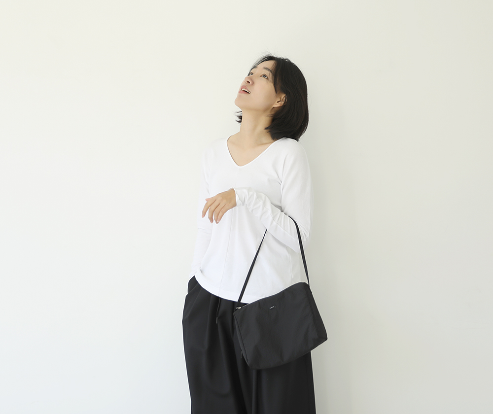J MM 브이넥 긴팔티화이트