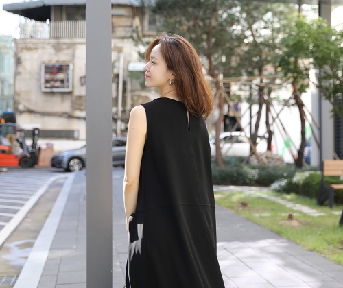 니콜 절개 블랙 드레스