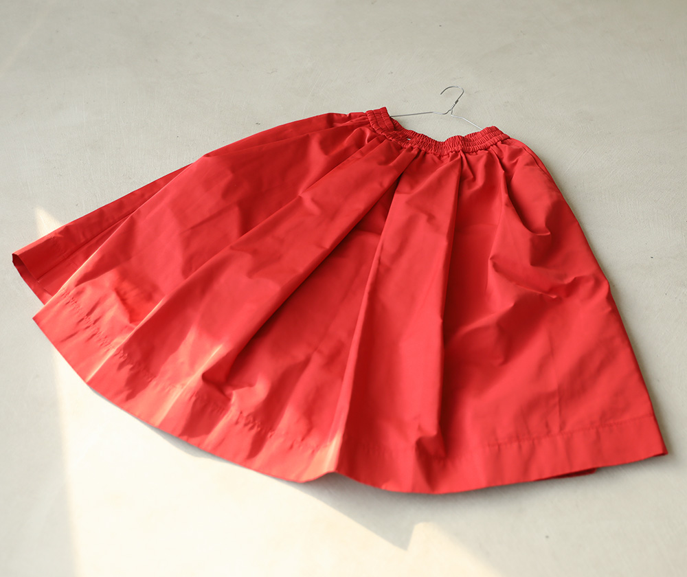 레드 메모리 볼륨 스커트