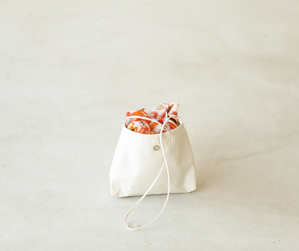 리로우 나일론 숄더백