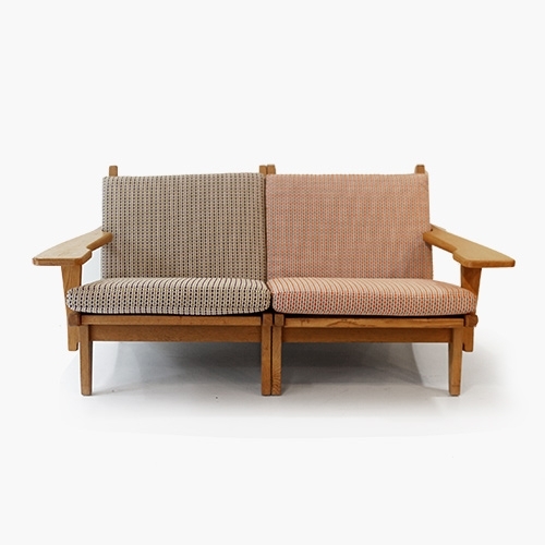 Sofa for 2 (Designer: Hans J.Wegner)