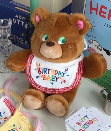 헤이제리 Birthday Baby Bib [Red]