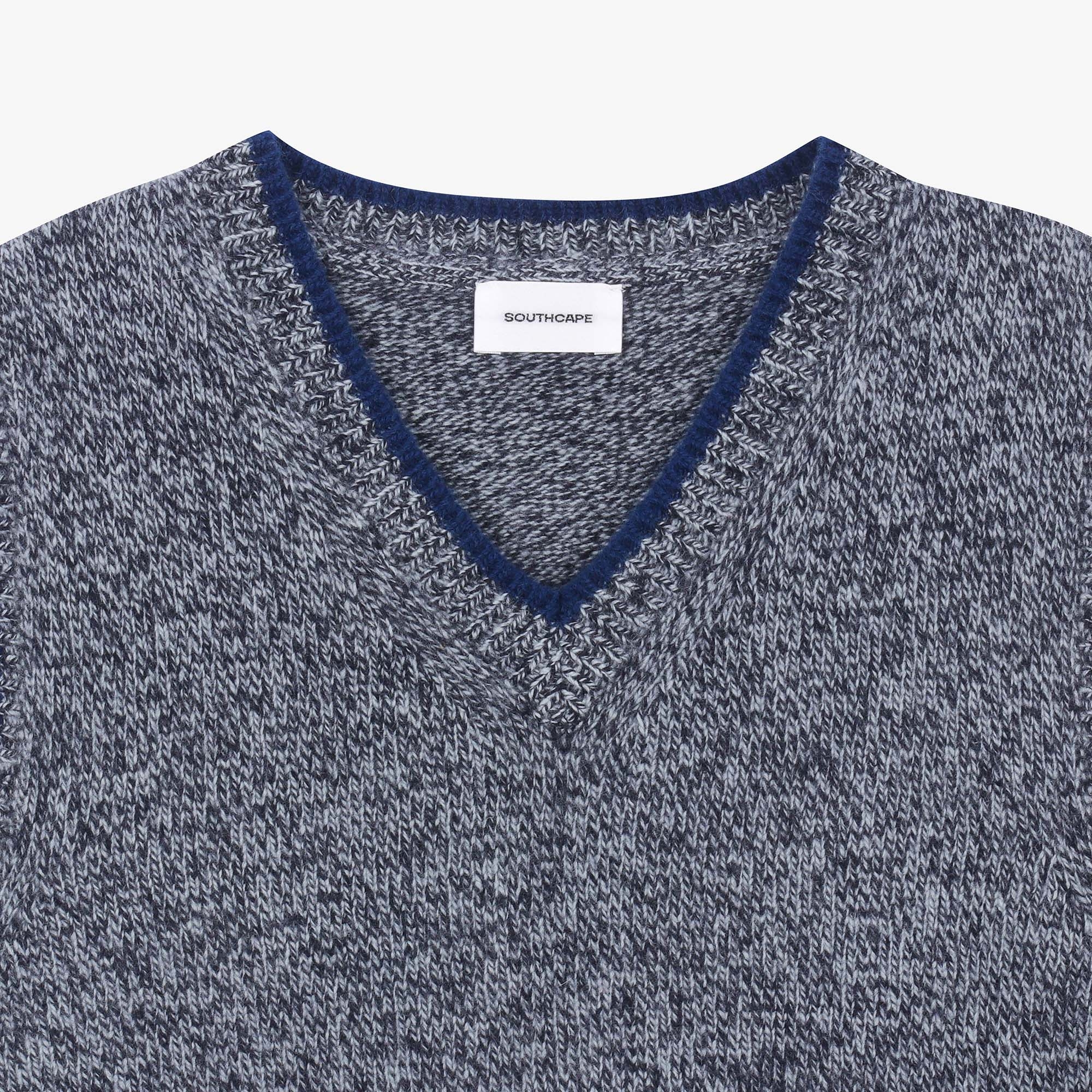 여성 로고 포인트 브이넥 니트 베스트_네이비