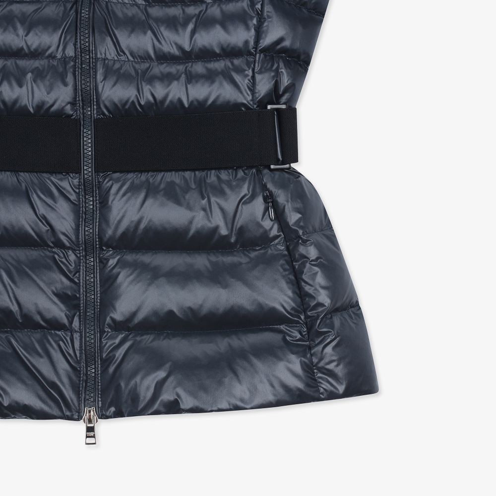 여성 글로시 하이넥 벨트 다운 베스트_네이비