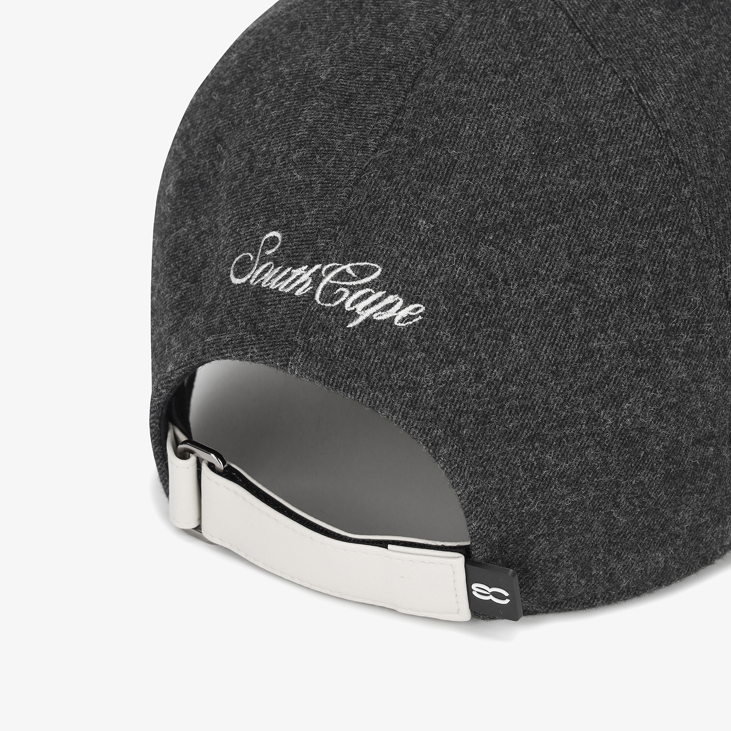 남성 사우스크로스 레더 파이핑 볼캡_다크 그레이