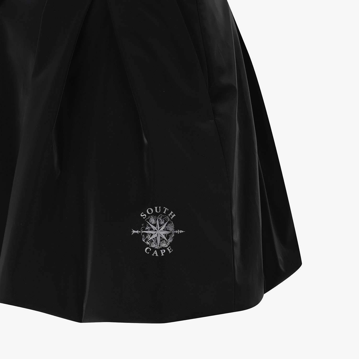 여성 사우스크로스 글로시 볼륨 플리츠 스커트_블랙