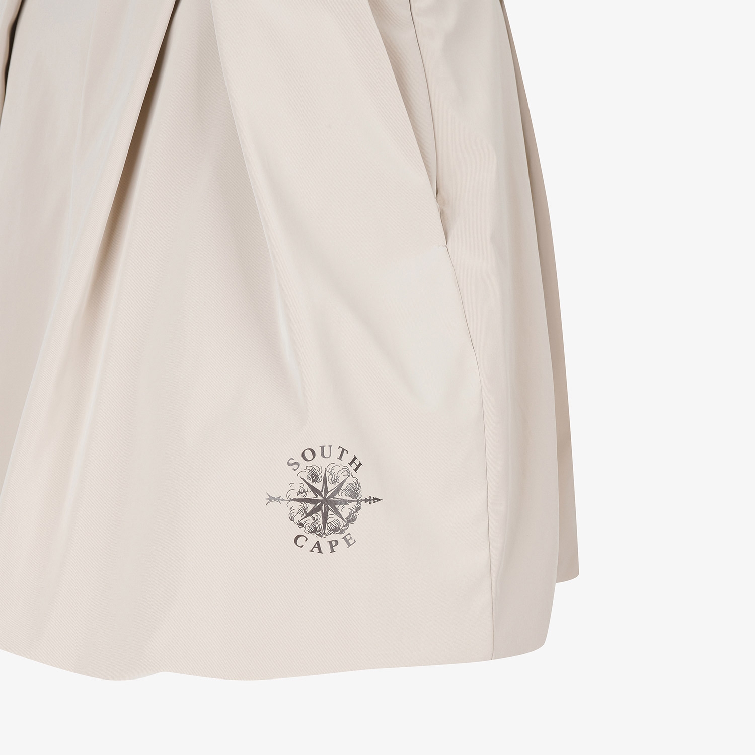 여성 사우스크로스 글로시 볼륨 플리츠 스커트_라이트 베이지