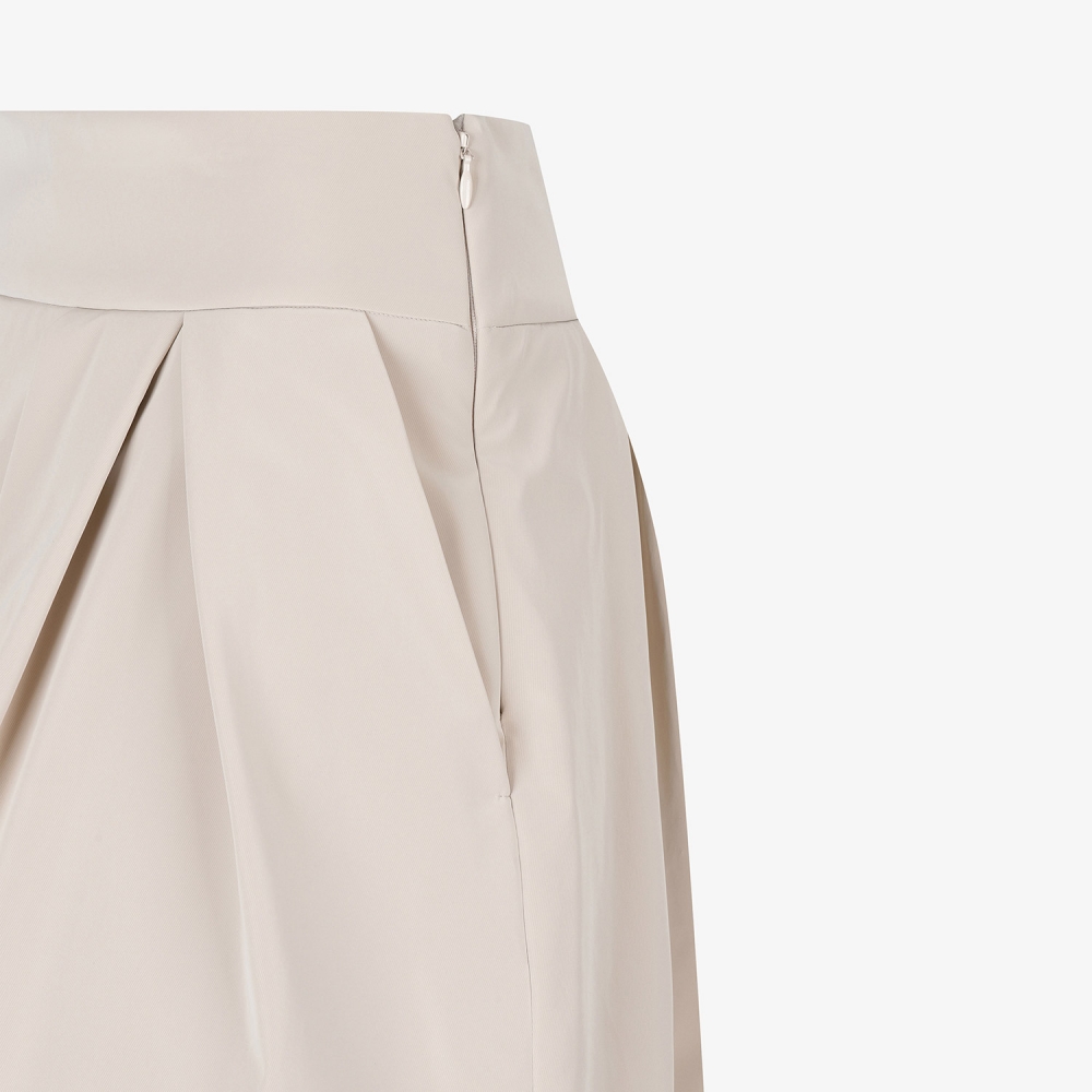 여성 사우스크로스 글로시 볼륨 플리츠 스커트_라이트 베이지