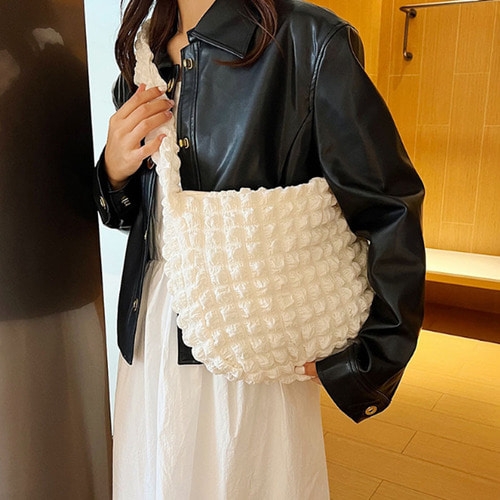 여성 캐주얼 구름 패턴 뽀송 크로스백 엠보싱 보부상가방