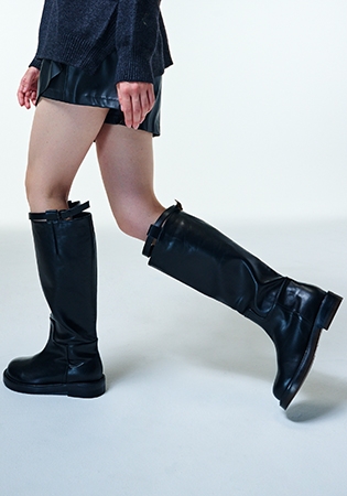 [★이세영 착용] 라운드 토 벨트장식 롱부츠 412348001 (3cm/2colors)