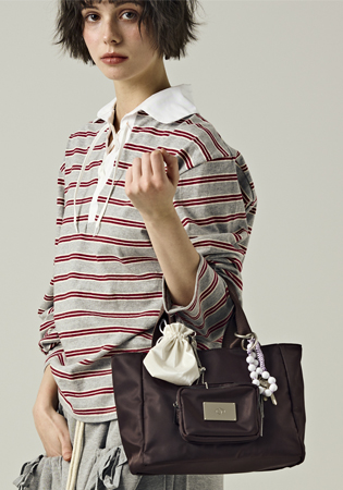 SYMBOL NYLON TOTE BAG [BROWN]