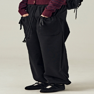 POCKET SHIRRING SWEATPANTS [BLACK]