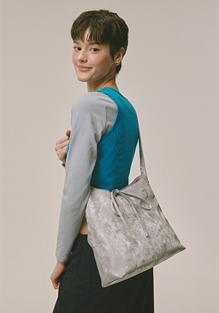 Triangle shoulder bag Silver