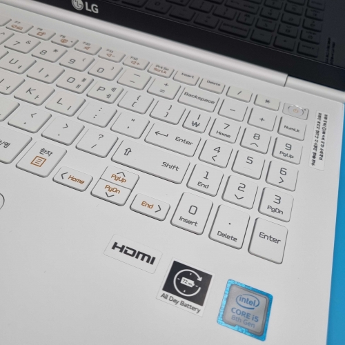 [*그램풀박스패키지]LG ALLNEW GRAM 15인치 i7/i5 8TH RAM 16GB SSD 512GB 대용량 배터리 초경량 CTYPE 그램 WIN11 PRO