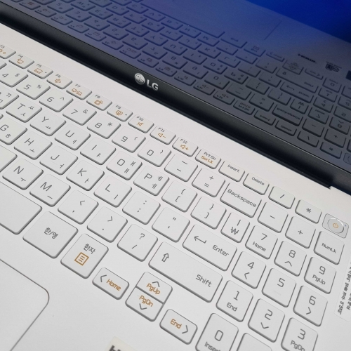 [*그램풀박스패키지]LG 15.6인치 화이트/그레이 그램 i7 10TH RAM 16GB 최신형 아이리스 512GB 최신형 초고사양 WIN11 PRO