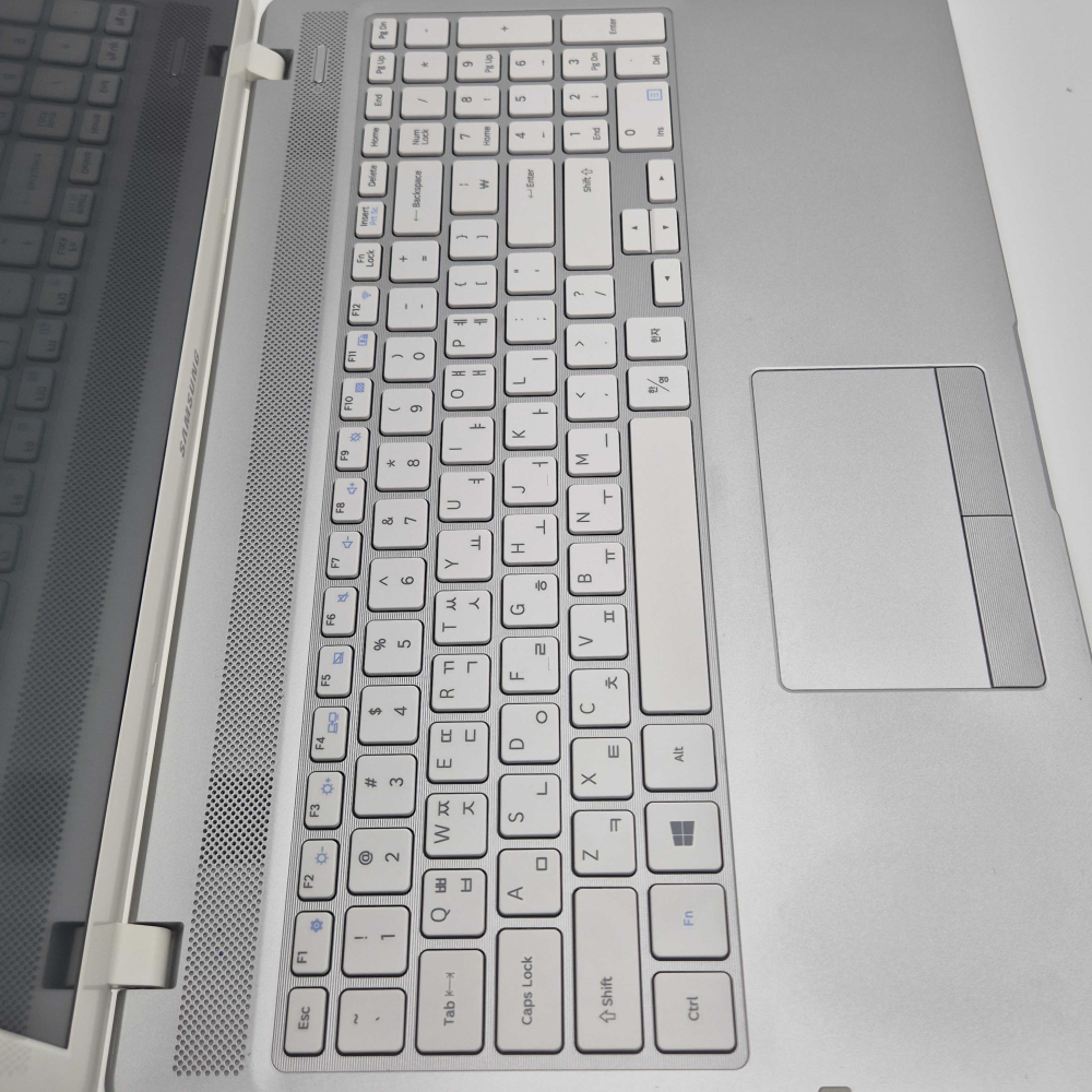 리퍼비시 삼성 i5 CPU GeForce 그래픽 756GB 15.6인치 리퍼 노트북