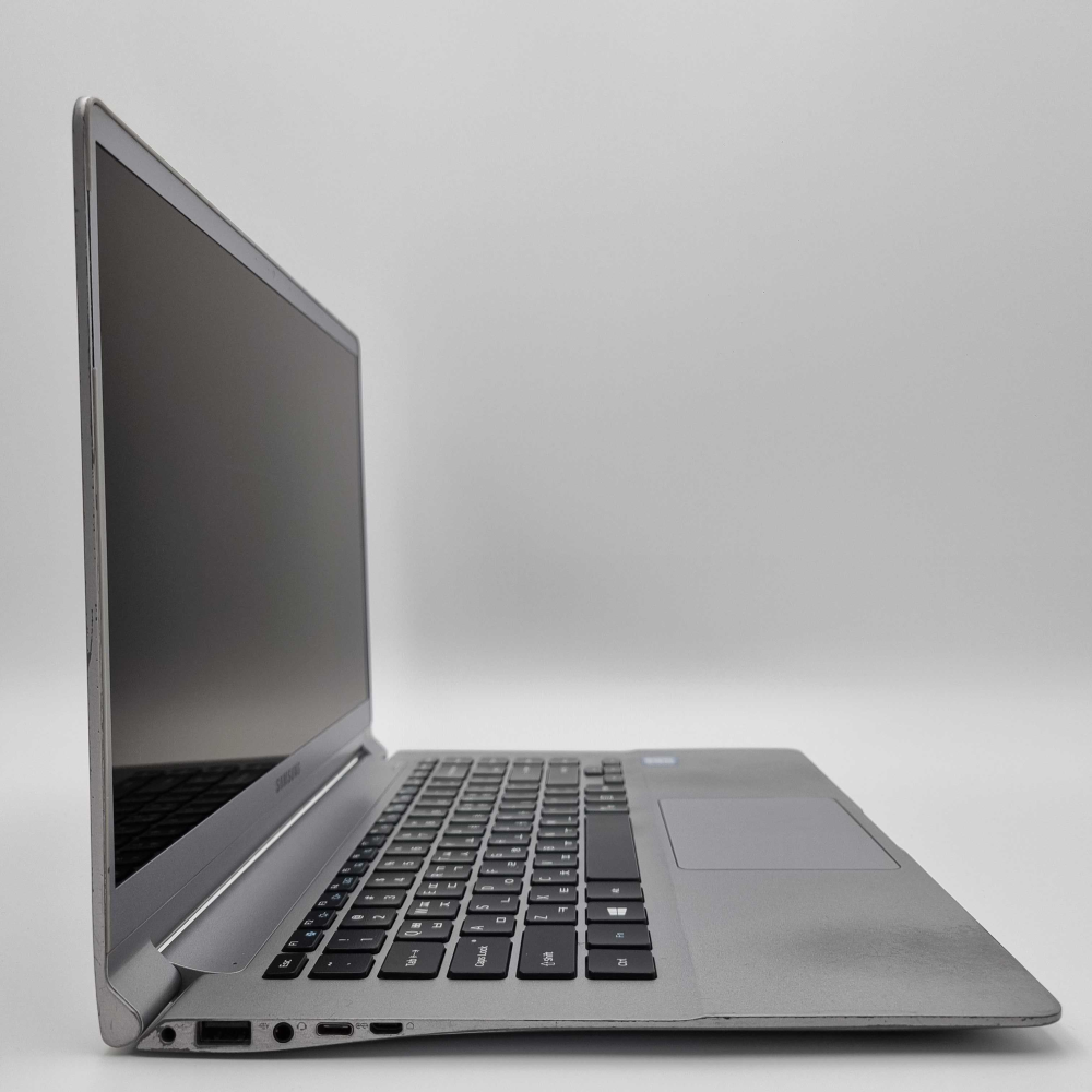 리퍼비시 삼성 노트북9 RAM 8GB SSD 512GB 슬림한 15인치 리퍼 노트북