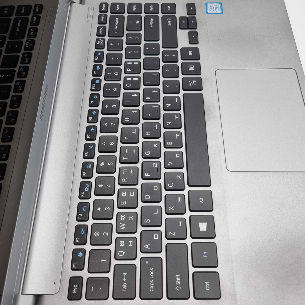 리퍼비시 삼성 노트북9 RAM 8GB SSD 512GB 슬림한 15인치 리퍼 노트북