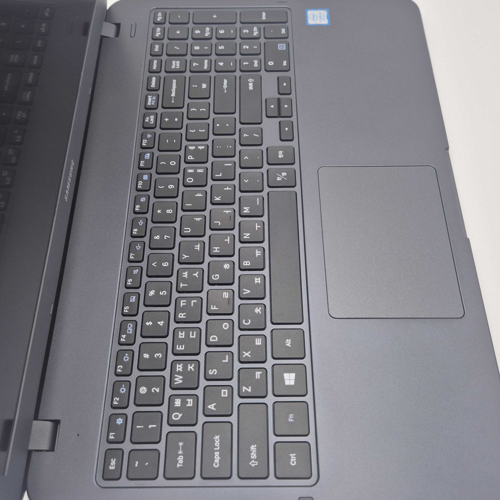 리퍼비시 삼성 i5 8TH RAM 16GB 756GB 15.6인치 고사양 리퍼 노트북