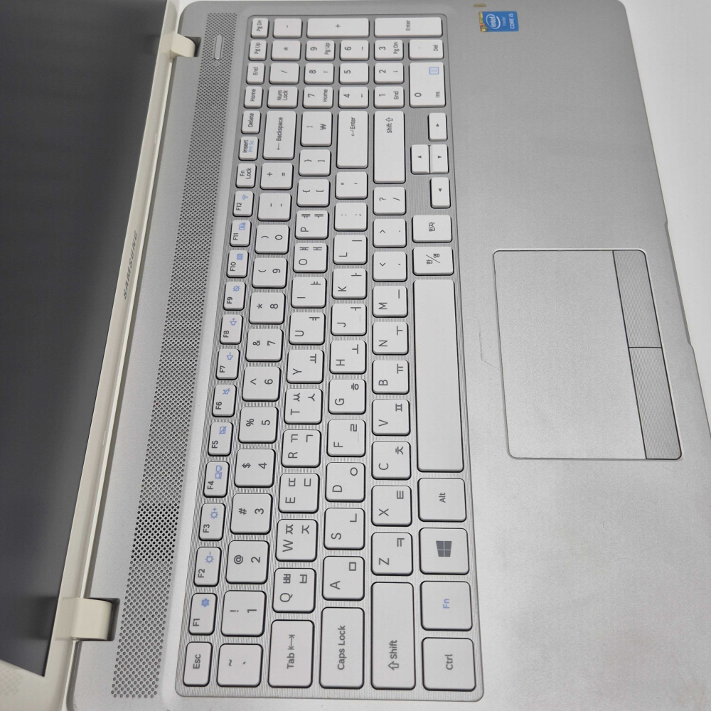 리퍼비시 삼성 실버화이트 i5 CPU RAM 8GB 256GB 15.6인치 리퍼 노트북