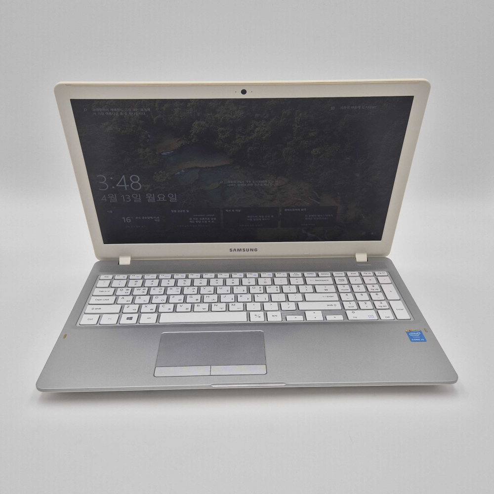 리퍼비시 삼성 실버화이트 i5 CPU RAM 8GB 256GB 15.6인치 리퍼 노트북