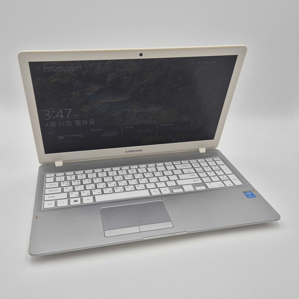 리퍼비시 삼성 실버화이트 i5 CPU RAM 8GB 256GB 15.6인치 리퍼 노트북