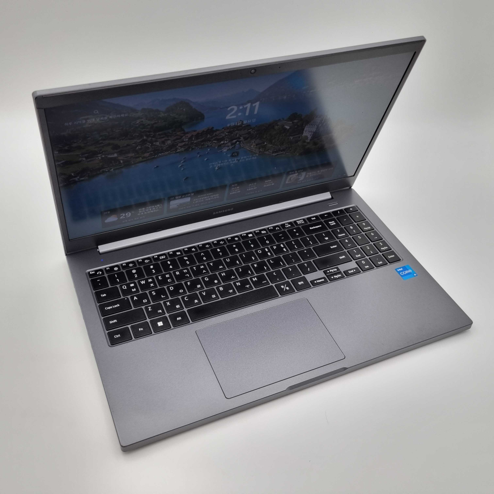 삼성 노트북 플러스 i5 11TH RAM 16GB Iris Xe 그래픽 756GB 15.6인치 리퍼 노트북