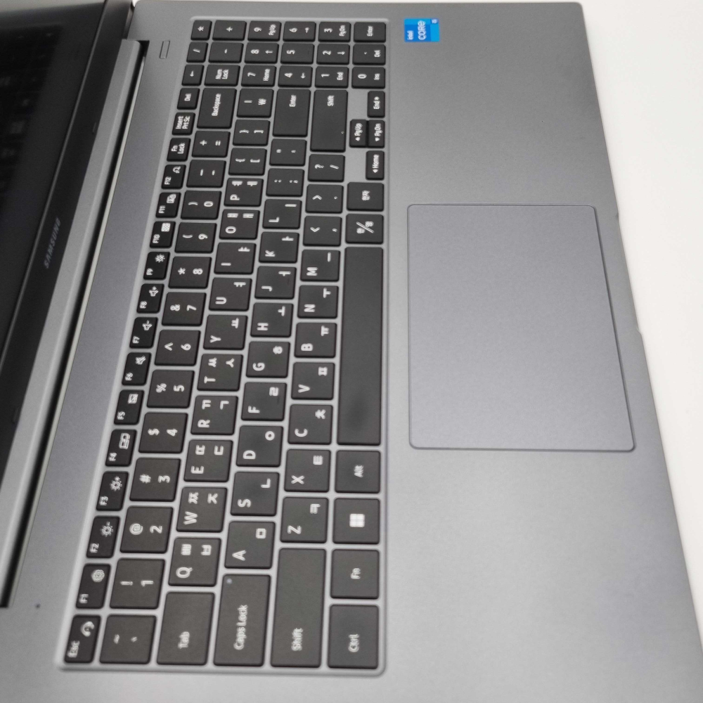 삼성 노트북 플러스 i5 11TH RAM 16GB Iris Xe 그래픽 756GB 15.6인치 리퍼 노트북