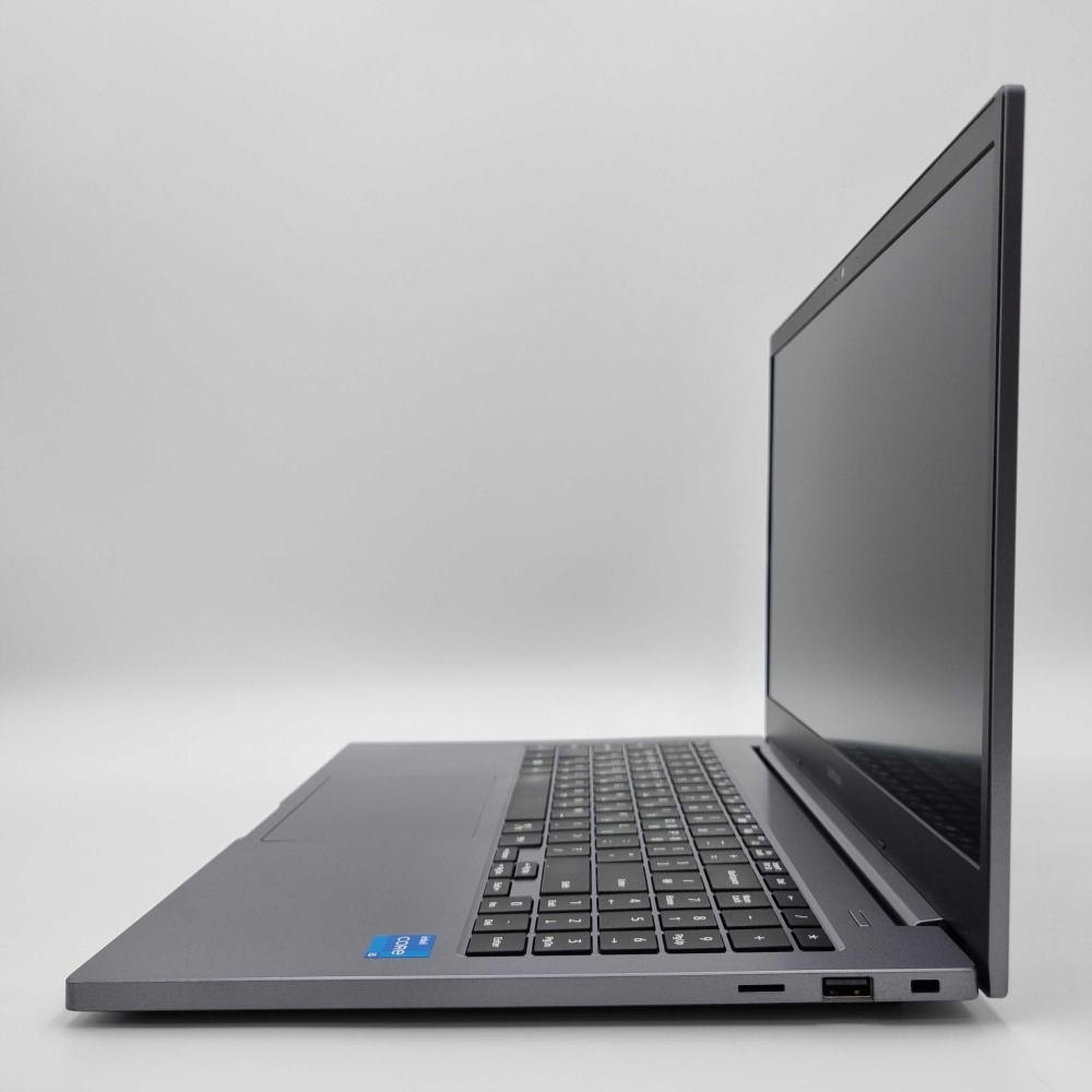 삼성 노트북 플러스 i5 11TH RAM 16GB Iris Xe 그래픽 756GB 15.6인치 리퍼 노트북