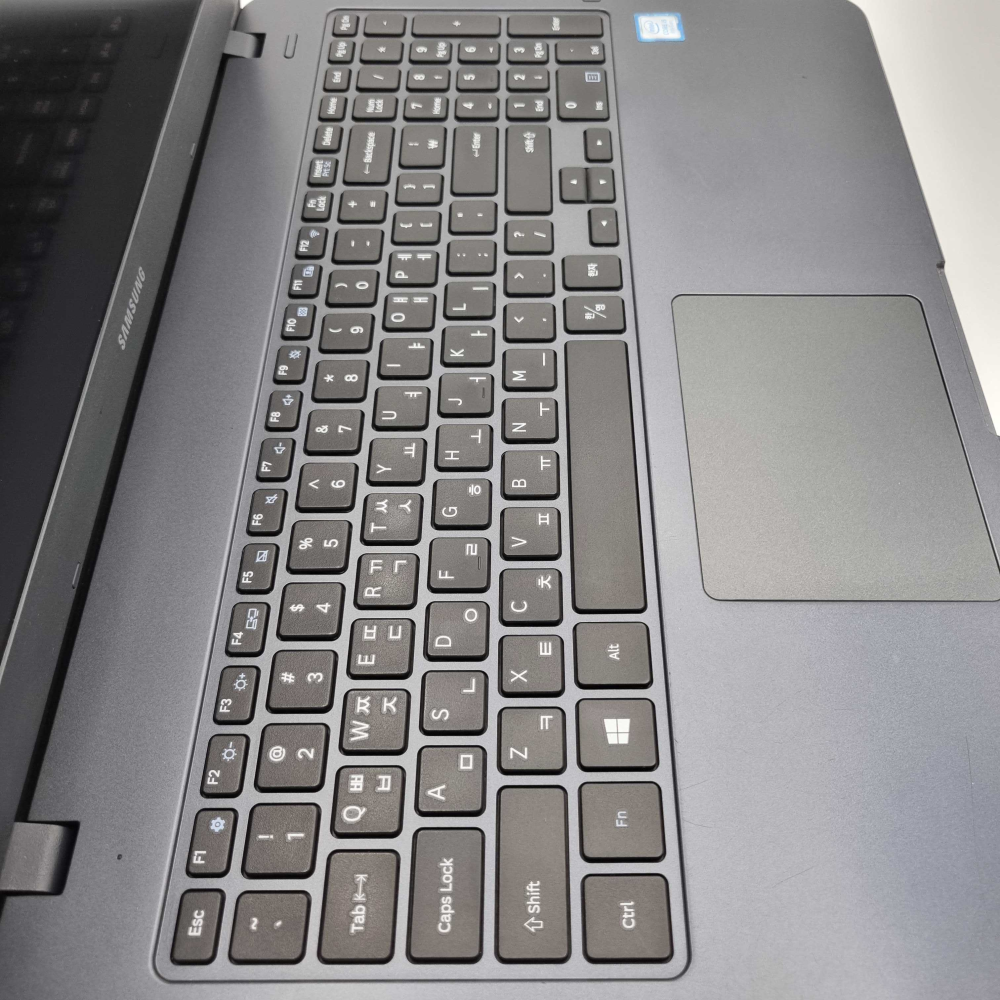 [파격특가]삼성 울트라 i5 8TH RAM 16GB 756GB 15.6인치 리퍼 노트북