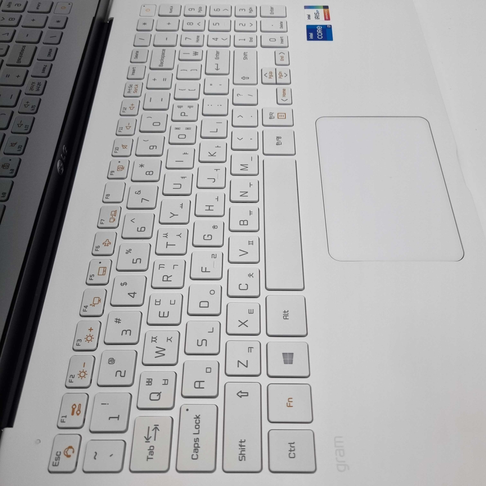 [파격특가]LG 15인치 그램 i7 11TH SSD 512GB 가벼운 화이트 리퍼 노트북