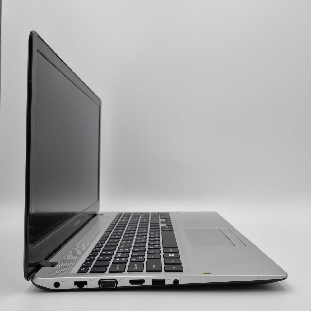 삼성 블랙실버 i5 CPU 756GB 15.6인치 리퍼 노트북