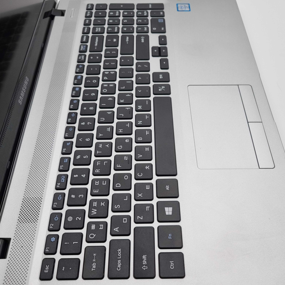 삼성 블랙실버 i5 CPU 756GB 15.6인치 리퍼 노트북