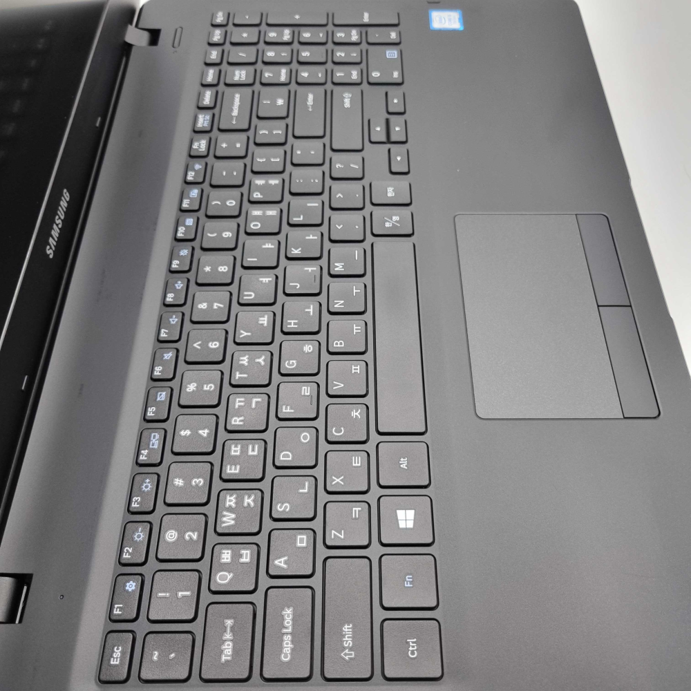 [파격특가]삼성 블랙 i5 7TH RAM 16GB 756GB 15.6인치 리퍼 노트북