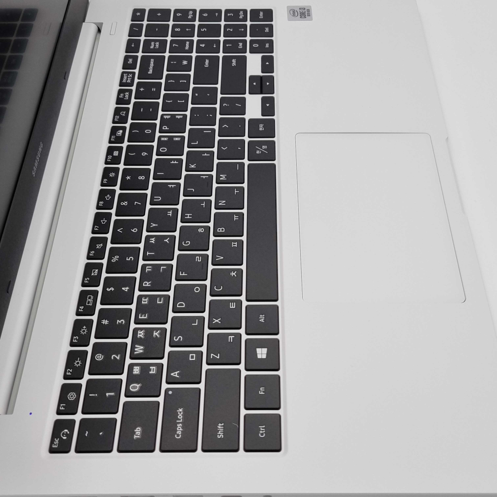 [파격특가]삼성 울트라 화이트 Intel 10TH RAM 16GB 15.6인치 리퍼 노트북