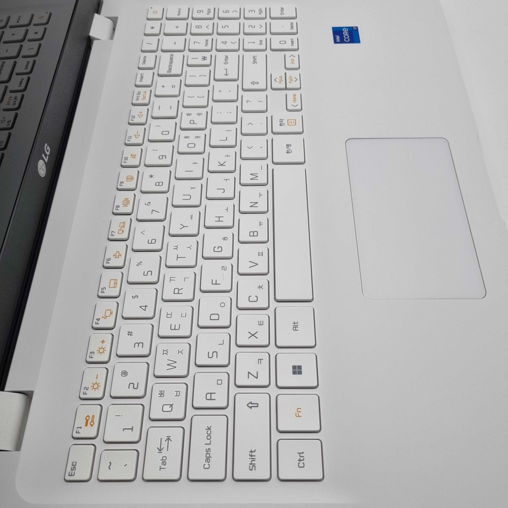 LG 울트라 화이트 i7 11TH RAM 16GB 15.6인치 리퍼 노트북