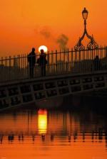 DUBLIN: Halfpenny Bridge Portrait